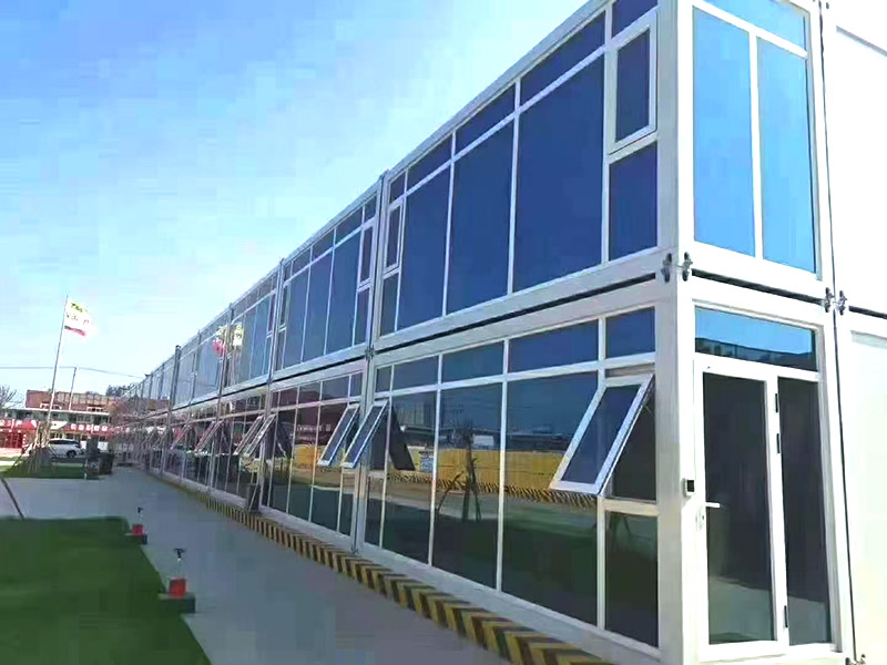 Projeto de construção de escritórios em contêiner modular de dois andares