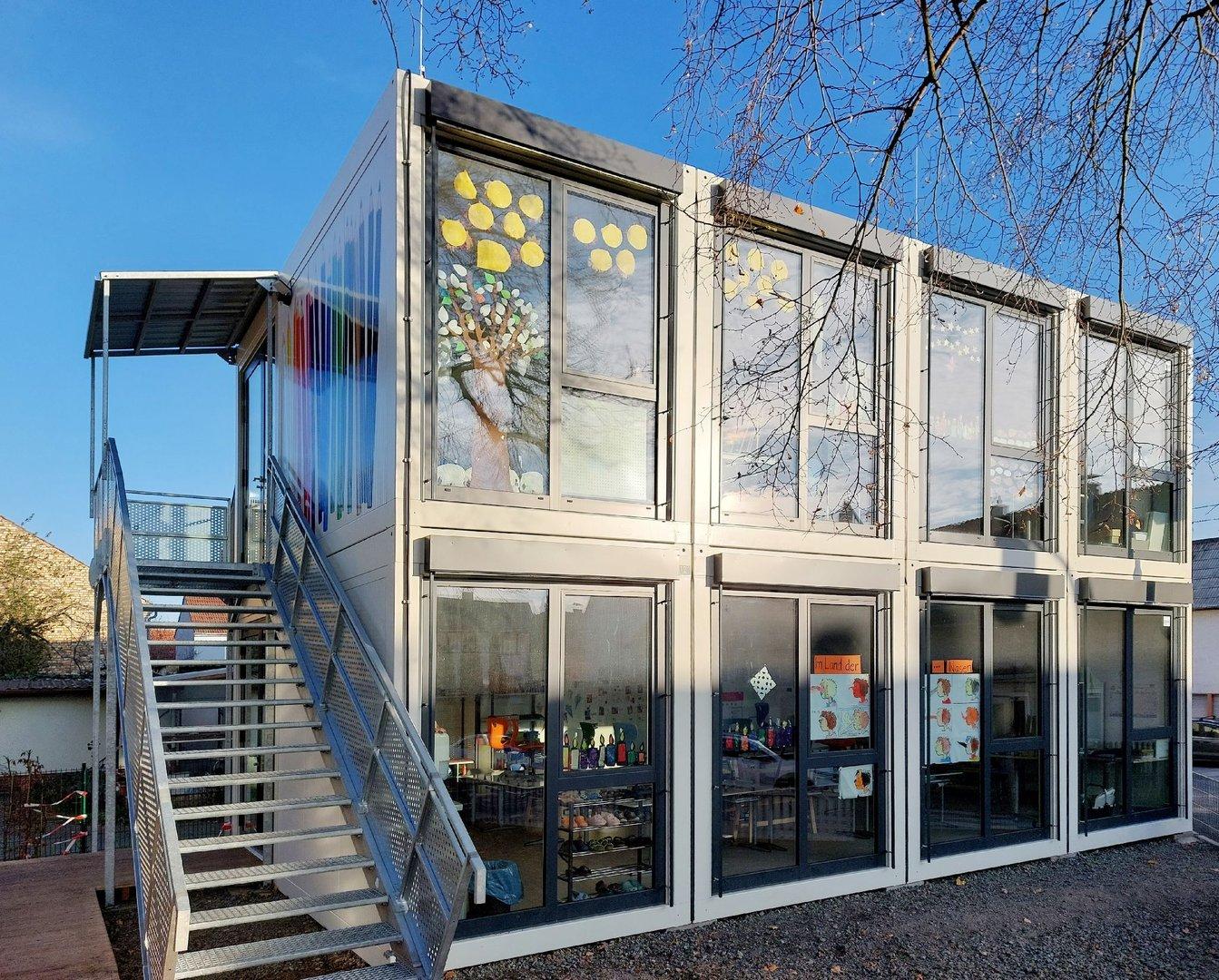 Edifícios escolares modulares oferecem soluções educacionais rápidas e flexíveis